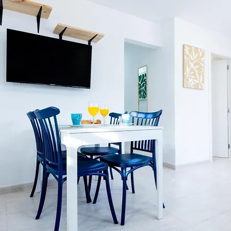 Bright Flores 1l With Pool Apartman *